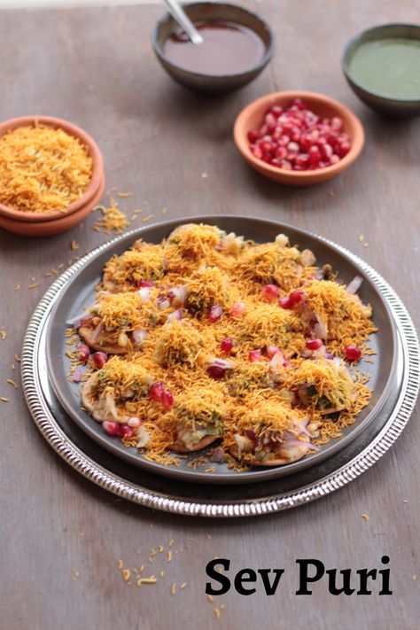 Sev Puri Photography, Indian Puri, Puri Recipe Video, Diwali Dishes, Indian Pani Puri Recipes, How To Make Pani Puri At Home, Sev Puri, Indian Street Food Recipes, Puri Recipes