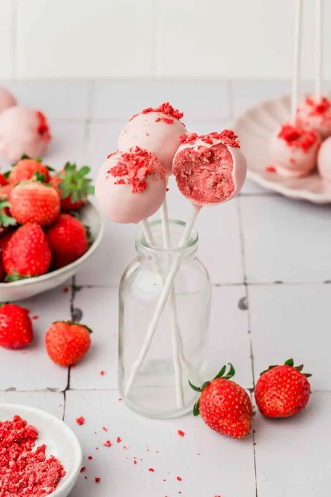 Get ready to satisfy your sweet cravings with these delightful Strawberry cake pops recipe. So easy to make at home with a soft and moist strawberry cake flavored with fresh strawberry puree and made with cream cheese frosting. These bite-sized treats are not only incredibly delicious but also a joy to make and are sure to become a favorite for any occasion. Strawberry Cheesecake Cake Pops, Strawberry Cakepop Recipes, Strawberry Cake Pops Recipe, Strawberry Cake Balls Recipe, Strawberry Pop Cake Recipes, Moist Strawberry Cake, Gluten Free Cake Pops, Easy Strawberry Cake, Cake Pop Recipe Easy