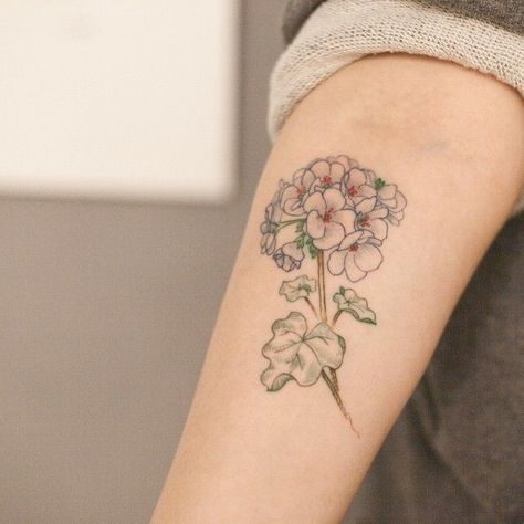 Geranium Tattoo, Galaxy Tattoo Sleeve, Flower Tattoo Stencils, Cousin Tattoos, Best Couple Tattoos, Fern Tattoo, Galaxy Tattoo, Botanical Tattoo, Skin Art