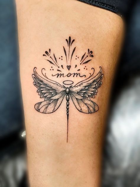 Memorial Tattoos Mom, Tattoo For Mom, Dragonfly Tattoos, Small Dragonfly Tattoo, Line Tattoo Ideas, Heaven Tattoos, Dragonfly Tattoo Design, Remembrance Tattoos, Mom In Heaven