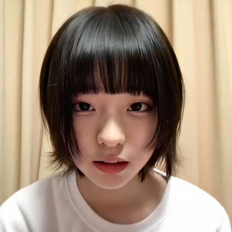 Asian Short Hair, Haircut Inspiration, Pretty Hair Color, Shot Hair Styles, Japanese Hairstyle, Asian Eye Makeup, Japan Aesthetic, Haircuts For Medium Hair, Japan Girl