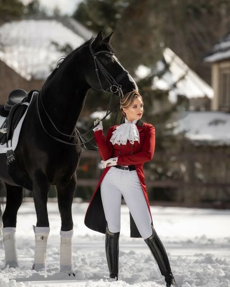 Horse Riding Attire, Equestrian Style Outfit, Pictures With Horses, Horse Riding Outfit, Equestrian Chic, Horse Riding Clothes, Horse Things, Female Armor, Equestrian Girls