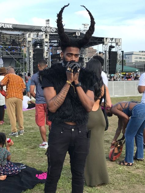 Poc Goth, Afropunk Festival, Alt Men, Halloween Costumes 2022, Afro Goth, Afro Punk Fashion, Punk Men, Goth Guys, Goth Boy