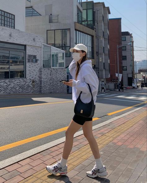 Korean Minimalist Outfit, Japan Summer Outfit, Summer/fall Outfits, Normcore Fashion, Japan Outfits, Simple Casual Outfits, Japan Outfit, Korean Casual Outfits, Korean Fashion Dress