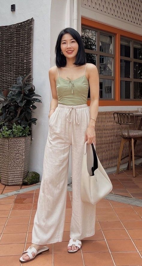 Beige Wide Leg Linen Pants Outfit, Goa Outfit Inspo Women, Wide Trousers Outfit Summer, Summer Linen Pants Outfit, Summer Outfits Long Pants, Gen Z Summer Outfits, Summer Conservative Outfits, Linen Pants Outfit Women, Basic Classy Outfits