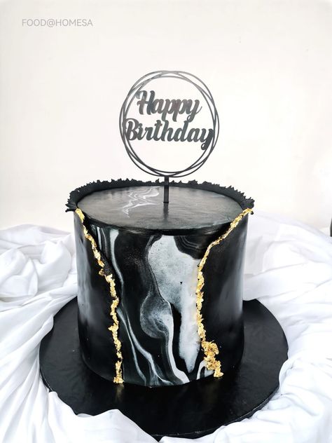 Marble Cake Design Birthday, Male Cake Ideas, Black And White Marble Cake, Black Fondant Cake, Black Marble Cake, Marble Birthday Cake, Male Birthday Cake, Simple Graduation Cakes, Cakes Without Fondant