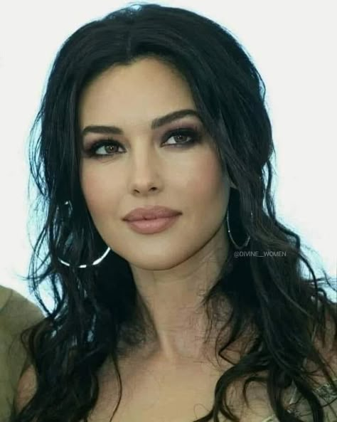 The Most Beautiful Woman, This Generation, 짧은 머리, Monica Bellucci, Beauty Icons, Photography Women, Beauty Face, Beautiful Woman, Beautiful Eyes