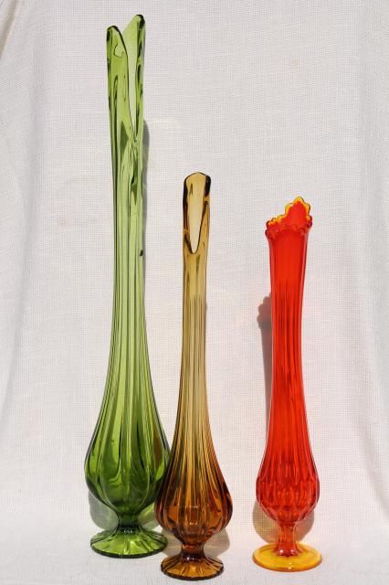 Swung Vases, Mid Century Art Glass, Carnival Glass Vintage, Mid Century Glassware, Glass Vase Decor, Mcm Art, Money Gifts, Vase Collection, Candy Art