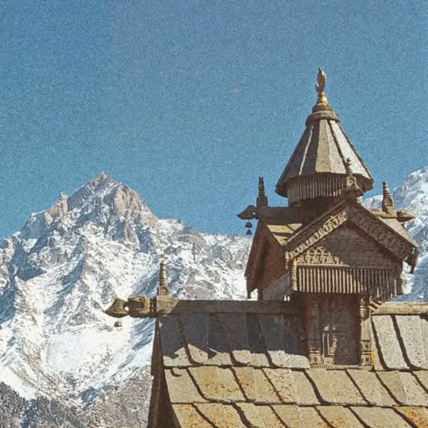 Vishnu Narayan temple in front of Mighty kinner kailash mountain range. 📍Kalpa, Kinnaur, Himachal Pradesh Shimla Aesthetic, Kinner Kailash, Kailash Mountain, Warm Pictures, Bengali Art, Architecture Collage, Shimla, Himachal Pradesh, Diy Canvas Art Painting