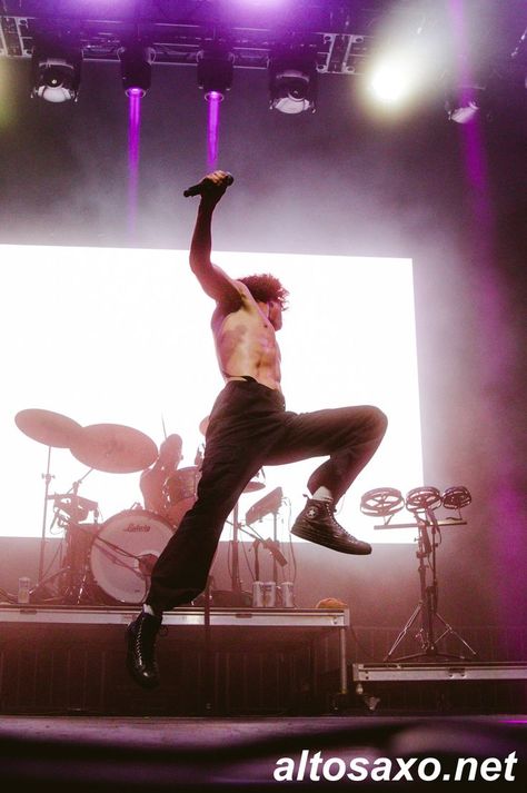 Brendan Yates of the hardcore punk band TURNSTILE performs live onstage at Lollapalooza 2022 at Grant Park in Chicago on July 30, 2022. 
ALTOSAXO Music Apparel Lollapalooza 2022, Rock Aesthetic, Grant Park, Hardcore Punk, Good Poses, Tour Posters, Punk Bands, Fun Shots, Body Poses