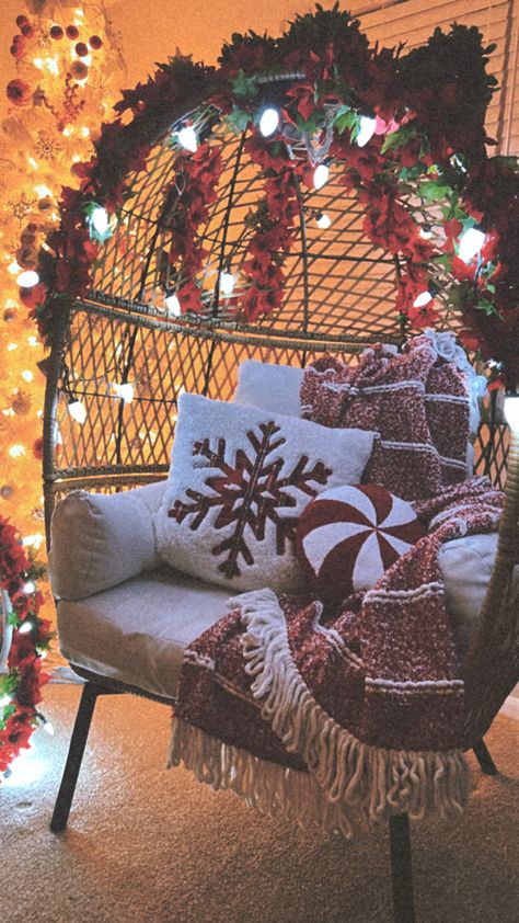 Egg Chair Christmas Decor, Egg Chair Halloween Decor, Christmas Egg Chair, Halloween Egg Chair, Egg Chair Christmas Photoshoot, Egg Chair Photoshoot, Egg Chair Decoration Ideas, Yule 2023, Alyssa Renee