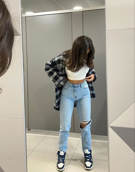 Mom Jeans Outfit, Pastel Outfit, Foto Tips, Tomboy Style Outfits, Causual Outfits, Streetwear Fashion Women, Swaggy Outfits, Tomboy Fashion, Teenage Fashion Outfits