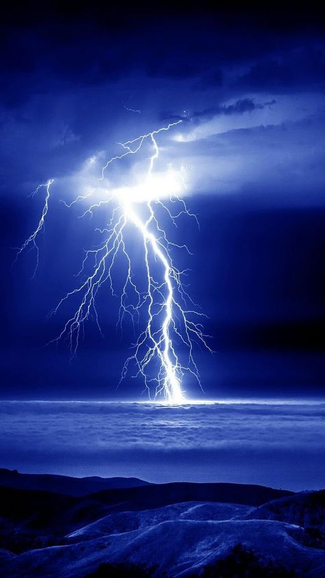 Lighting Storm, Lightning Photos, Lightning Photography, Ocean At Night, Wild Weather, Thunder And Lightning, Lightning Storm, Natural Phenomena, Sky And Clouds