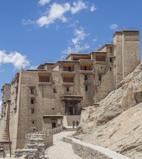 Leh Palace is a former royal palace overlooking the town of Leh, Ladakh, in the Indian Himalayas.It was constructed circa 1600 by Sengge Namgyal.[1] The palace was abandoned when Dogra forces took control of Ladakh in the mid-19th c.and forced the royal family to move to Stok Palace.Leh, Leh district, Ladakh, India. Ladakh Aesthetic, Leh Palace, Indian Himalayas, Mountain People, Ladakh India, Royal Indian, Leh Ladakh, Arts Integration, Trendy Blouse