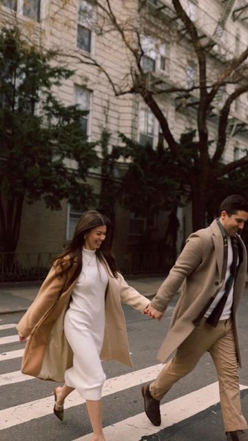 City Engagement Pictures, Winter Engagement Photos Outfits, Paris Engagement Photos, Engagement Photos Nyc, Fall Engagement Shoots, Engagement Shoot Outfit, Nyc Photoshoot, Engagement Picture Outfits, Fall Engagement Pictures