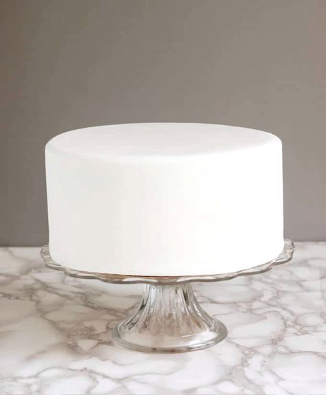 You can buy it, so why would you need to know how to make rolled fondant? Let's face it, commercial fondant does not taste good. Making your own is worth the time and is surprisingly easy to do. #recipe #easy #tips #video #how to #best White Sponge Cake Recipe, White Sponge Cake, Rolled Fondant Recipe, White Fondant Cake, Fondant Tips, Homemade Fondant, White Fondant, Sponge Cake Recipe, Buttercream Fondant