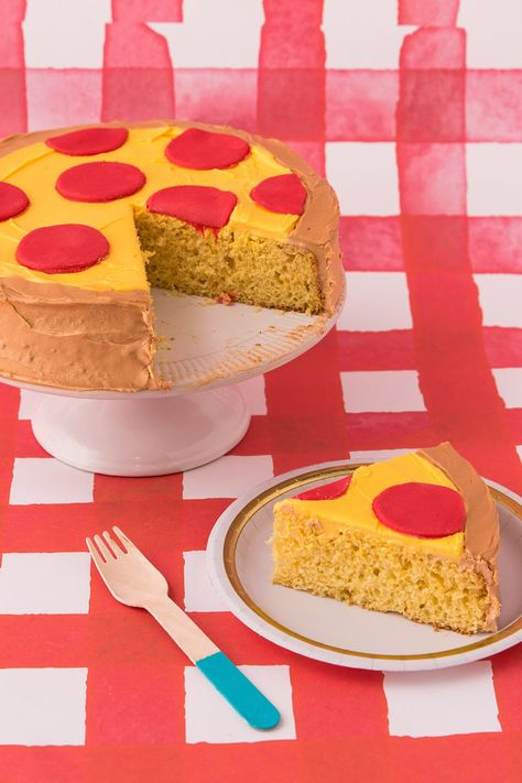 This Pizza Cake Recipe Is a Piece of Cake to Bake | Brit + Co Cake That Looks Like Pizza, Pizza Birthday Cake, Brown Food Coloring, Pizza Party Birthday, Birthday Pizza, Make A Pizza, Pizza Birthday, Baking Decorating, Pizza Cake