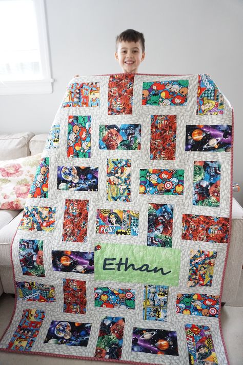 http://quiltingintherain.com/2017/02/superhero-quilt-with-fuzzy-backing.html Marvel Quilt, Superhero Quilt, Återvinna Jeans, Superhero Pillow, Star Wars Quilt, Boys Quilt Patterns, Patchwork Ideas, Superhero Crafts, Sew Quilt