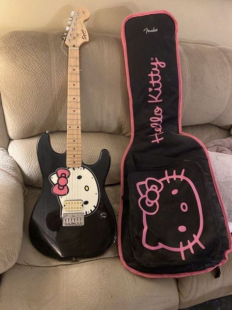 Hello Kitty Guitar Aesthetic, Sanrio Stuff Aesthetic, Cute Electric Guitars, Cool Guitars Electric, Sanrio Guitar, Gutair Aesthetic, Kawaii Guitar, Aesthetic Electric Guitar, Kawaii Aesthetic Room