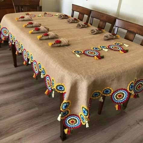 Hermoso Taplak Meja Crochet, Tafel Decor, Jute Crafts, Crochet Decoration, Napkin Folding, Crochet Tablecloth, Crochet Home, Tissue Box Covers, Diy Home Crafts