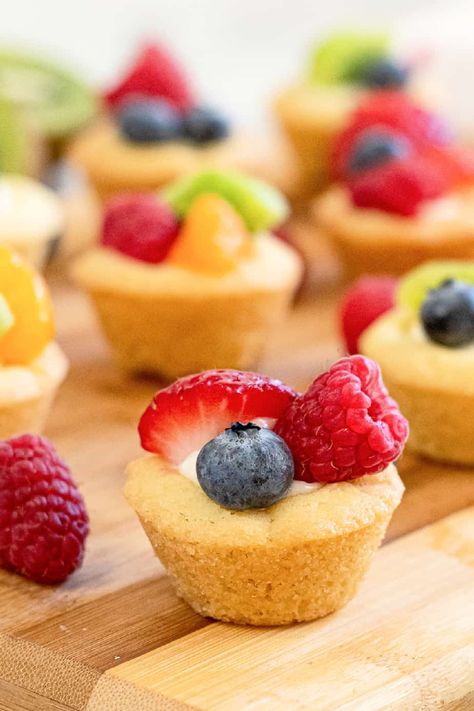 Sugar Cookie Fruit Tart, Fruit Tart Recipe Mini, Fruit Pizza Cups, Cup Desserts, Yea Party, Fruit Sugar Cookies, Mini Fruit Pizzas, Mini Fruit Tarts, Sugar Cookie Cups