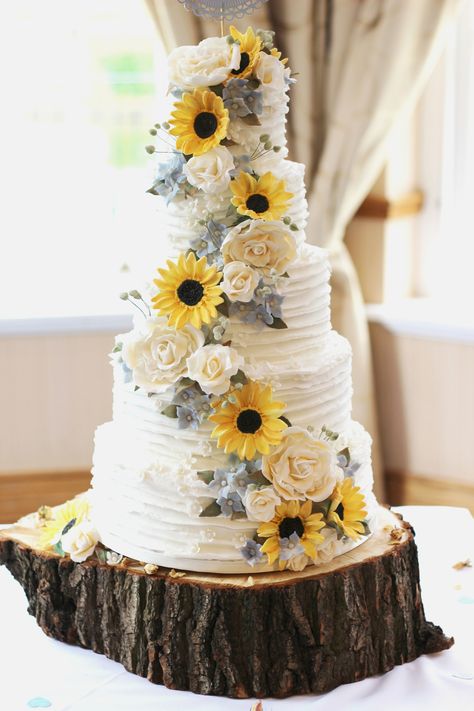 Wedding Cake Yellow Theme, Rose And Sunflower Wedding Cake, Dusty Blue And Sunflower Wedding Cake, Sunflower Wedding Cake Ideas, Sunflower Wedding Cakes, Wedding Cakes Sunflower, Wedding Cake Sunflower, Wedding Cake With Sunflowers, Summer Sunflower Wedding