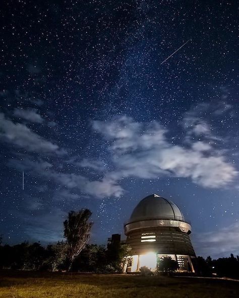 Observatory Aesthetic, Fallen Destiny, Astrophysics Aesthetic, Astronomy Photography, Starry Wedding, Astronomical Observatory, Dream School, Wedding Photos Poses, Telescopes