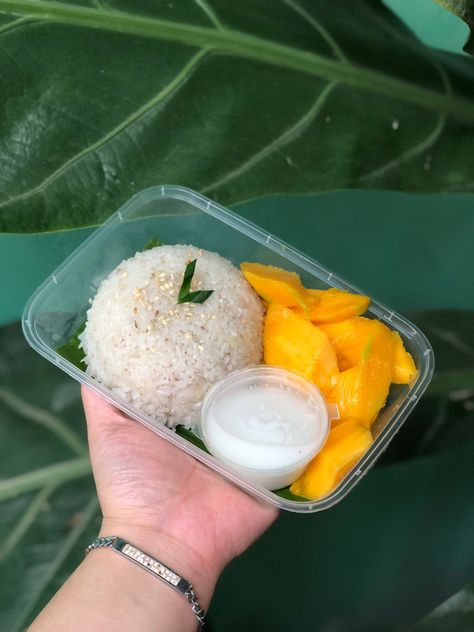 Mango Sticky Rice Cup, Mango Sticky Rice Aesthetic, Tutorial Masak, Makanan Aesthetic, Mango Sago, Mango Sticky Rice, Baking Packaging, Birthday Breakfast, Table Tents