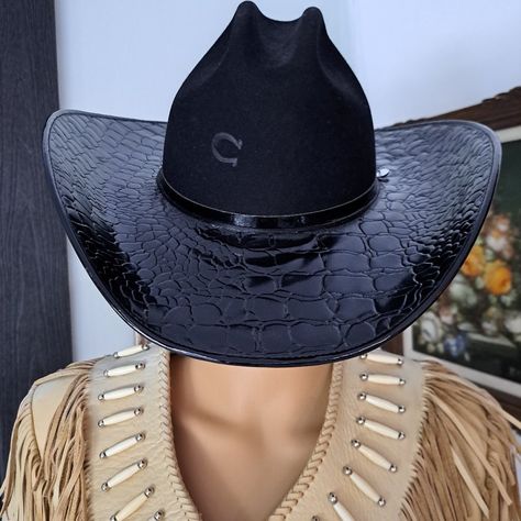 This Hat Is So Great ! Charlie 1 Horse - Custom Design Size 7 The Style Is Called 'Gator Bait' And The Color Is Black 5x And Black Patent Leather Upper Brim If You Love Western Style You Need To Step Out In This Hat. Custom Cowgirl Hats, Charlie One Horse Hats, Buckaroo Hats, Cowgirl Core, Rodeo Hat, Stylish Womens Hats, Beyonce Concert, Cowboy Hat Design, Horse Custom