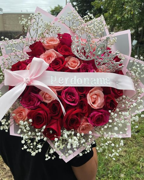 40ct natural roses pink and red 🩷❤️ #red #pink #redandpink #bouquet #ramo #forgiveness Pink And Red Roses, Luxury Flower Bouquets, Roses Pink, Luxury Flowers, Flower Bouquets, Forgive Me, Pink And Red, Pink Roses, Flowers Bouquet