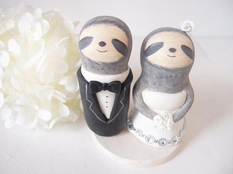 Sloth Wedding, Willow Tree Cake Topper, Sloth Cake, Cakes Purple, Modern Wedding Cakes, Sloth Cakes, Cakes Floral, Cakes Elegant, Sloth Birthday