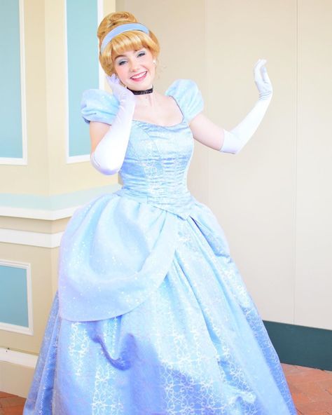 Real Cinderella, Cinderella Face Character, Disneyland Face Characters, Cinderella Pictures, Disney World Princess, Princess Academy, Cinderella Cosplay, Disneyland Princess, Disney Princess Cosplay