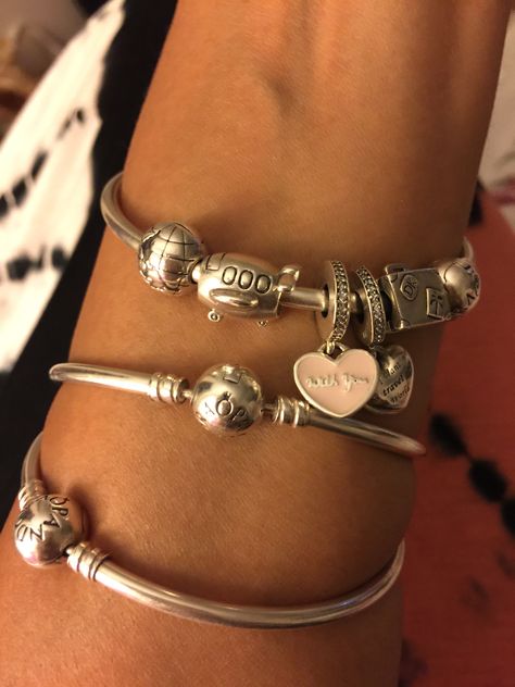 How To Style Pandora Bracelet, Pandora Bracelet Styling, Pandora Bracelet Bangle, Pandora Travel Bracelet, Pandora Bracelet Ideas Simple, Pandora Bangle Bracelet Ideas, Pandora Travel, Pandora Bangle Bracelet, Pandora Bracelet Charms Ideas