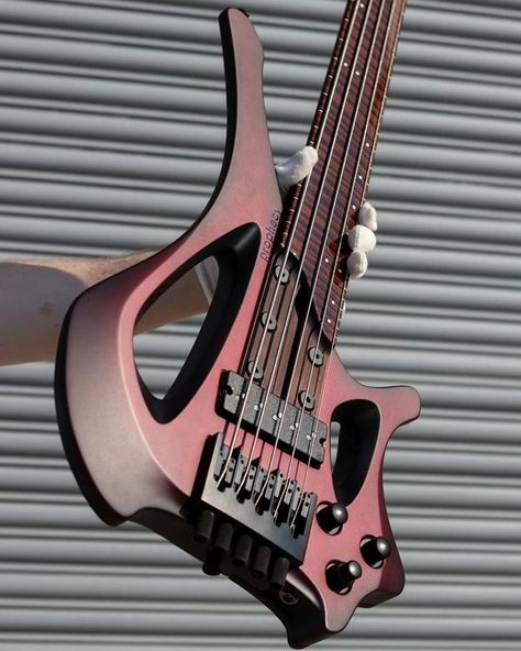 Headless Guitar, Custom Bass Guitar, Luthier Guitar, Custom Bass, Black Electric Guitar, Boutique Guitar, Guitar Rig, Diy Instruments, Custom Electric Guitars