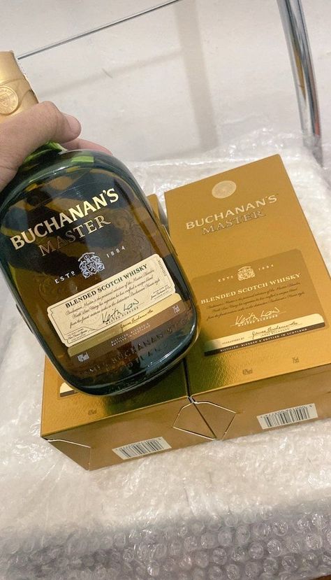 Buchanan Whiskey, Buchanan Master, Liqueur Drinks, Party Night Club Aesthetic, Bollywood Music Videos, Party Night Club, Alcohol Party, Blended Scotch Whisky, Memes Status