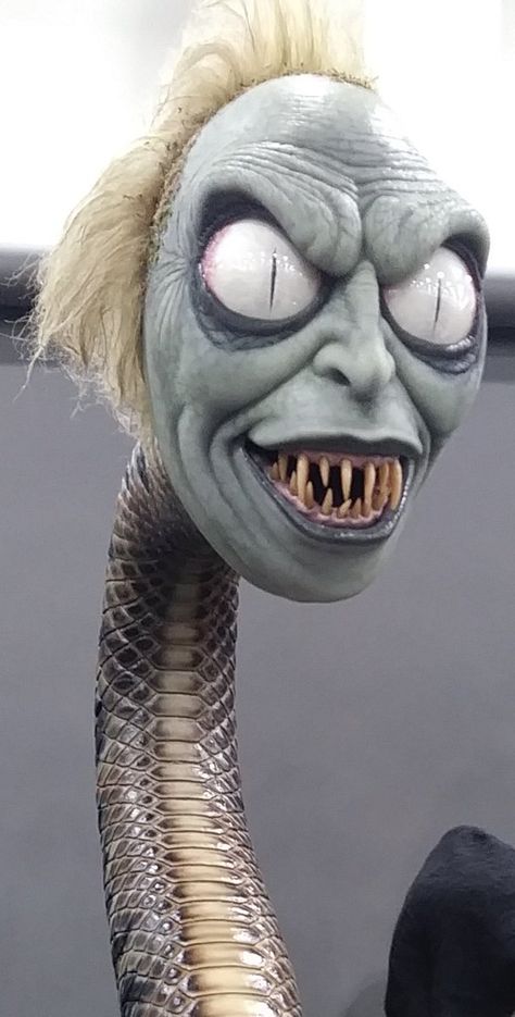 Bettle Juice Halloween Decor, How To Make Beetlejuice Sandworm, Diy Sandworm Beetlejuice, Beetlejuice Monsters, Beetlejuice Sculpture Diy, Beetlejuice Shrunken Head, Diy Beetlejuice, Beetlejuice Scary Faces, Beetlejuice Halloween Costume