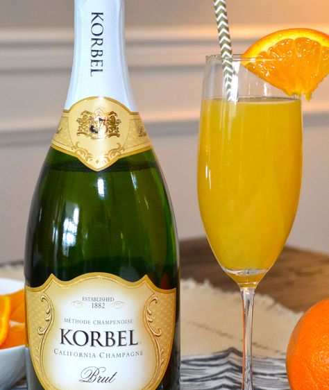 Christmas Morning Tradition Champagne Brunch Ideas, Mimosa Recipe Champagne, Mimosas Recipe, Christmas Morning Traditions, Classic Mimosa, Mimosa Drink, Mimosa Champagne, Champagne Drinks, Mimosa Recipe