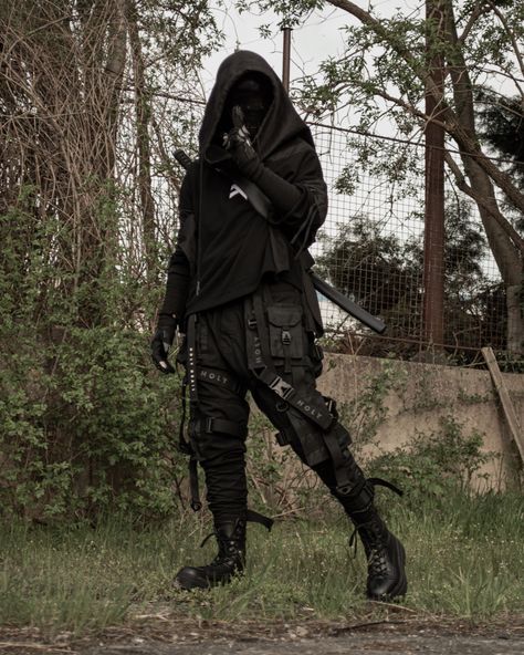 Tactical Wear Outfit, Men Apocalypse Outfit, Men In Tactical Outfits, Combat Gear Outfit, Tactical Wear Aesthetic, Arcane Clothing Style, Modern Ninja Outfits, Vigilante Aesthetic Outfit, Tactical Wear Soldiers