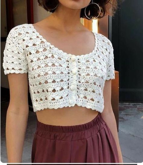 free crochet blouse patterns Crochet Blouse Free Pattern, Crochet Blouse Pattern, Summer Top Pattern, Blouse Tops Designs, Crochet Throw Pattern, Chic Chic, Crochet Tops Free Patterns, Crochet Hexagon, Crochet Summer Tops