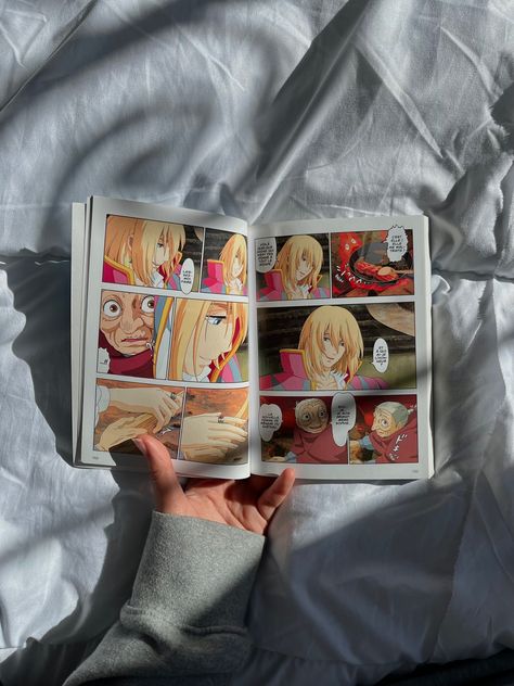 Howls Moving Castle Art Book, Howls Moving Castle Manga, Studio Ghibli Books, Studio Ghibli Manga, Ghibli Books, Manga Book Aesthetic, Howl's Moving Castle Book, Howls Moving Castle Book, Tiny Library