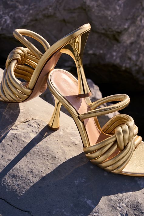 Summer Heels Fashion Style Inspiration Luxury Gold Gianvito Rossi Mytheresa Simple Fall Outfits, Designer Sandals, Gianvito Rossi, Valentino Garavani, Perfect Pair, Designing Women, Sneaker Boots, Womens Sandals, Tap