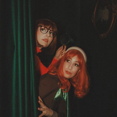 "Scooby-doo, Where Are You!?" 🔎 Velma: @queenamydalacosplay Daphne: @queenofshadows_cosplay 📸 @khlphotographyvancouver Location: @arcanaspiritlounge . . . #scoobydoo #daphne #velma #arcanaspiritlounge #scoobydoowhereareyou #daphneandvelma #cosplay #mysteryinc #vancouverphotographers Daphne And Velma Movie, Goth Daphne Scooby Doo, Daphne Scooby Doo Movie, Velma Scooby Doo Movie, Velma Costume, Velma Cosplay, Scooby Doo Movie 2002 Velma, Home Planning, Velma Scooby Doo