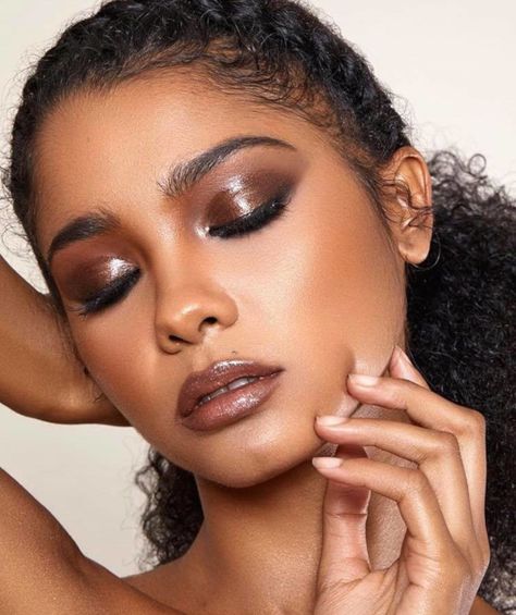 How to Make Glossy Lids Insanely Sexy and Stay Put for Hours Dramatic Eyeshadow, Glossy Eyeshadow, Neon Eyeshadow, Glossy Lids, Gloss Eyeshadow, Glossy Eyes, Brown Skin Makeup, Creative Makeup Looks, Beauty Portrait