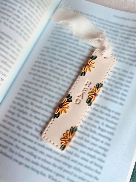 Polymer Clay Bookmarks Ideas, Polymer Clay Book Mark, Handmade Polymer Clay Jewelry, Diy Clay Bookmarks, Bookmark Polymer Clay, Clay Bookmark Diy, Polymer Clay Bookmark Ideas, Clay Book Marks, Fimo Bookmark