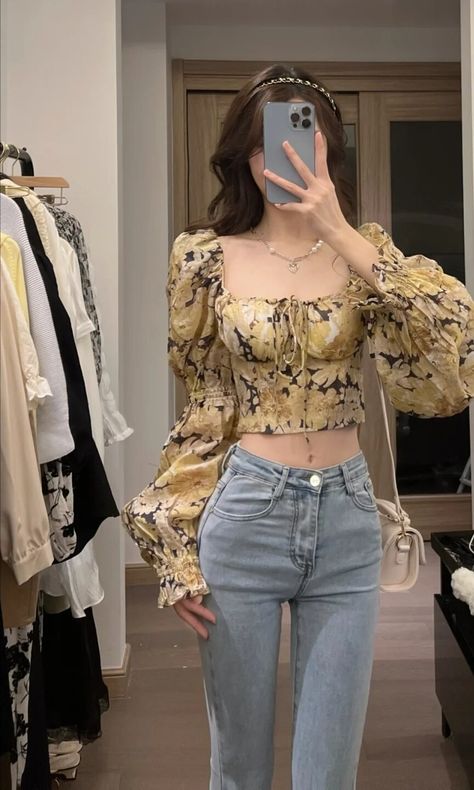 Korea Crop Top, Crop Top Outfits Korean Style, Fancy Crop Top, Casual Office Fashion, Outfit Wishlist, Outfit Korean Style, Simple Style Outfits, Punk Dress, Korean Fashion Dress