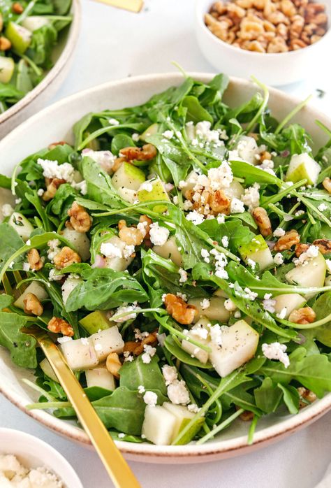 Pear and Arugula Salad - Eat Yourself Skinny Pear Arugula Salad, Lidia's Recipes, Honey Vinaigrette, Pear Salad Recipes, Paleo Salad Recipes, Creamy Goat Cheese, Fall Salad, Paleo Salads, Salad Dressing Recipes Homemade