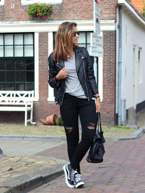 Street Style - Biker Jacket + Black Vans Sk8 Hi Sneakers Hi Top Vans Outfit, Van High Tops Outfit, Vans Sk8 Hi Outfit, High Top Vans Outfit, Sk8 Hi Outfit, High Top Outfit, Black Vans Outfit, Estilo Vans, Outfit Vans