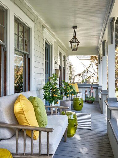 Narrow Front Porch, Retro Patio Furniture, Apartment Porch, Summer Front Porch Ideas, Veranda Design, Front Porch Furniture, Porch Design Ideas, Summer Porch Decor, Porch Decorating Ideas