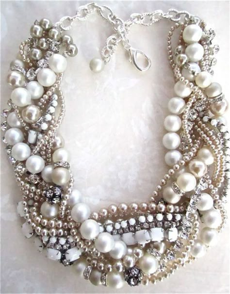 wedding-necklace-chunky-bridal-statement Vintage Wedding Jewelry, Pearls Wedding, Chunky Pearls, Chunky Necklaces, Pearl Jewelry Wedding, Necklace Chunky, Pearls Necklace, Necklace White, Statement Necklaces