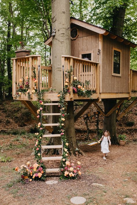 Tree House Mini Sessions: Unique Outdoor Photography Experience — Delaney Dobson Photography | Weddings Photography, Family & Newborn Portraits Small Tree House Ideas, Diy Kids Tree House, Treehouse Decorating Ideas, Build Tree House, Kids Tree House Ideas, Kids Tree House, Tree House Ideas, Treehouse Ideas, Instagram Reach